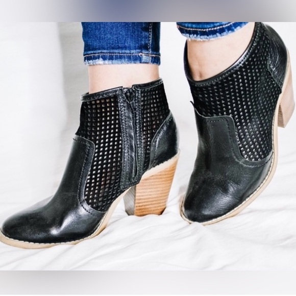Saks Fifth Avenue GRAY Black perforated leather 3” heeled ankle boots size 6 - Picture 1 of 16